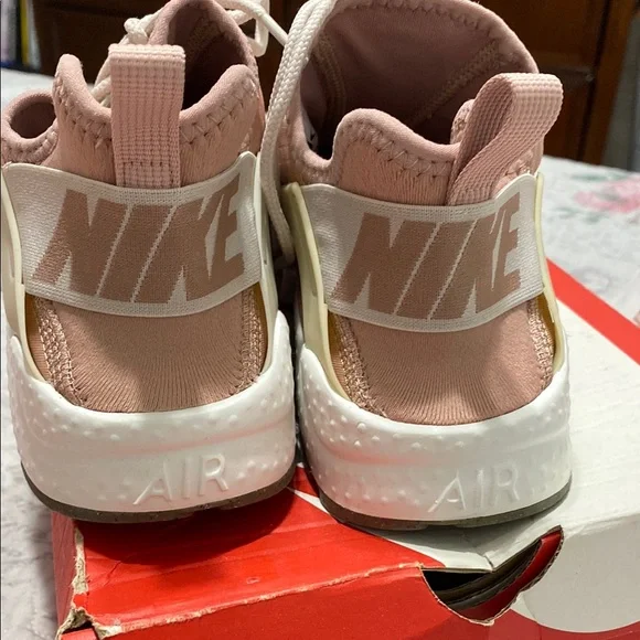 Nike Women's Pink Sneakers - Picture 2 of 7